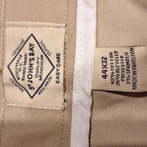 F mens St John's Bay easy care flat front casual khaki pants size 44X32. NWT - Picture 4 of 7